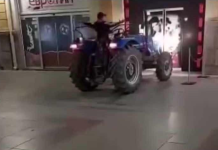 Со трактор го искршил влезот во казино во Битола