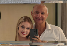 Манекенка на 16 години се омажила за 50 години постар политичар: Ден по венчавката ја унапредиле мајка ѝ