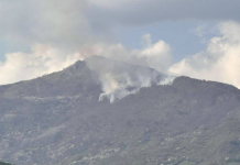 НЕ Е ДОБРО: Се шири пожарот на Шара – потенцијална опасност и за селото Селце