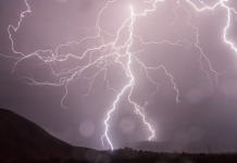 Ги погодил гром – Доцна вечерва лошата вест брзо се прошири: Едно лице загина, а друго е повредено во страотното невреме што ја зафати Србија