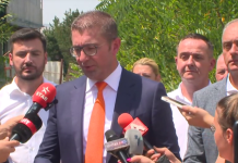 Мицкоски до Ахмети: Политиките на ДУИ ја испразнија Македонија и го намалија бројот на ученици Албанци