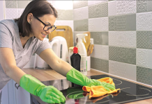 Како да исчистите шпорет со рамна плоча: Заборавете на скапите производи, ова е најлесниот начин за чистење, но без оштетувања и гребнатини