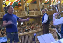 (ВИДЕО) Шварценегер диригираше со оркестарот на „Октоберфест“ во Минхен