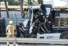 Камион удри во луѓе на автобуска станица: Страшни слики од Израел, луѓето се упатиле кон музејот и загинаа