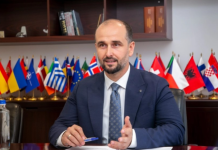Новитет во Владата на Македонија: Муртезани ќе им дели црвени, жолти и зелени картони на министрите за спроведените реформи