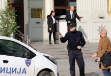 Почнуваат ли политичките немири во Македонија: Бомба фрлена во штаб на партија