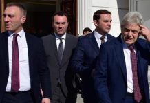 Луѓето го палеа и кинеа знамето затоа што полицијата ги провоцираше, велат од ДУИ