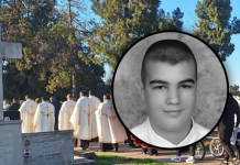 Река солзи: Цело село се прости од Немања (17), кој загина во Нови Сад, погребан во бел ковчег