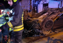 Страотна несреќа: Автомобил заврши на покривот