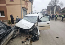 Со голема брзина удрил во ѕид: Автомобилот целосно смачкан