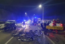 Згмечени автомобили, стакло на сите страни – страотна сообраќајна несреќа