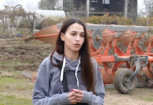 „Јас го работам она што го сакам и не се срамам“ – Убавата Тамара вози трактор, ора нива и студира медицинска биохемија