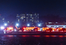 Потресни снимки: Авионот со 60 патници се урна во Вашингтон по судир со воен хеликоптер – се трага по преживеани