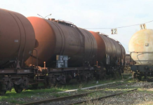 Тик-токер заврши на КАРИЛ- тинејџер го фатило струен удар откако се качил на вагон – цистерна