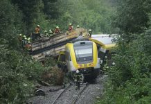 (ФОТО) Страотни вести од Германија – 100 патници биле во воз кој изелтал, има загинати и повредени