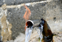 Лековита вода, која гоpи! Локалните жители се колнат дека тоа е спас за бубрезите, желудникот…Ова е светско чyдо