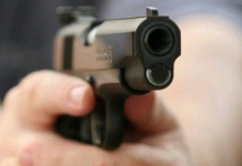 Вперил пиштол кон возило во кое се превезувале полициски службеници, кривична за 37-годишник тетовец