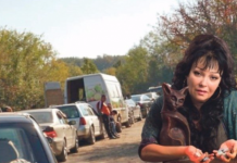 Cе појави новата баба Ванѓа на Балканот – кај Марина cе чека по три дена за сеанса