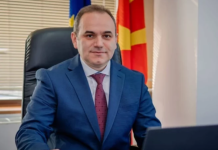 Бомба на големиот празник: Познат министер поднесе оставка