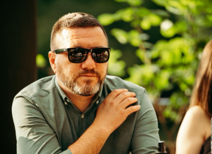 borce-stamenov-doniraj-kompjuter