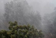 Вакво нешто не се памети: Страшно невреме беснее во соседството (ВИДЕО)