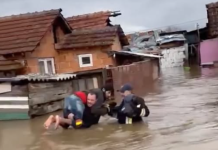 Македонија на памети вакви сцени: На грб се изнесуваат немоќни лица – евакуацијата и натаму трае
