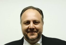 И братот на загинатиот баритон Ристе Велков е познат музичар, беше член на „Суперхикс“
